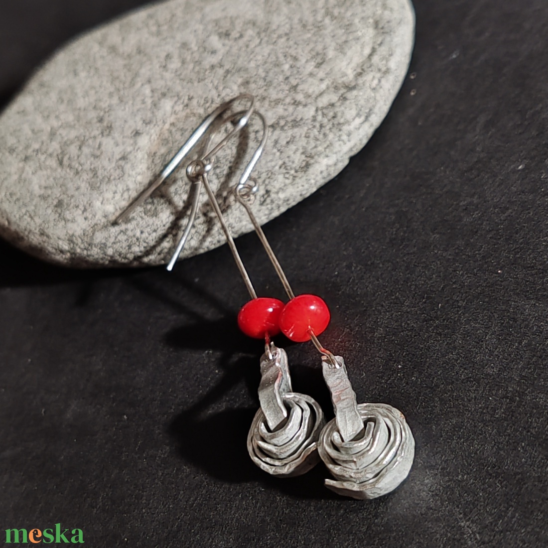 Rusztikus korall alumínium fülbevaló  - ékszer - fülbevaló - lógó fülbevaló - Meska.hu