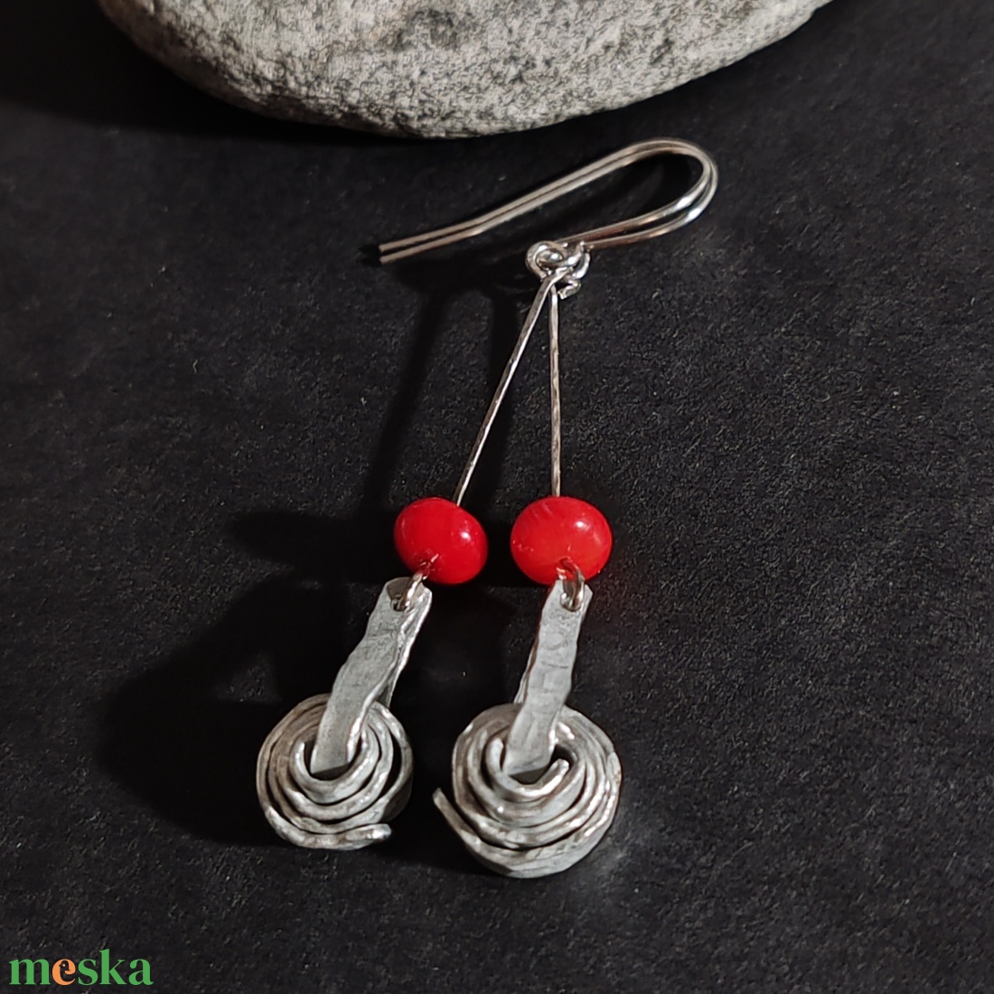 Rusztikus korall alumínium fülbevaló  - ékszer - fülbevaló - lógó fülbevaló - Meska.hu
