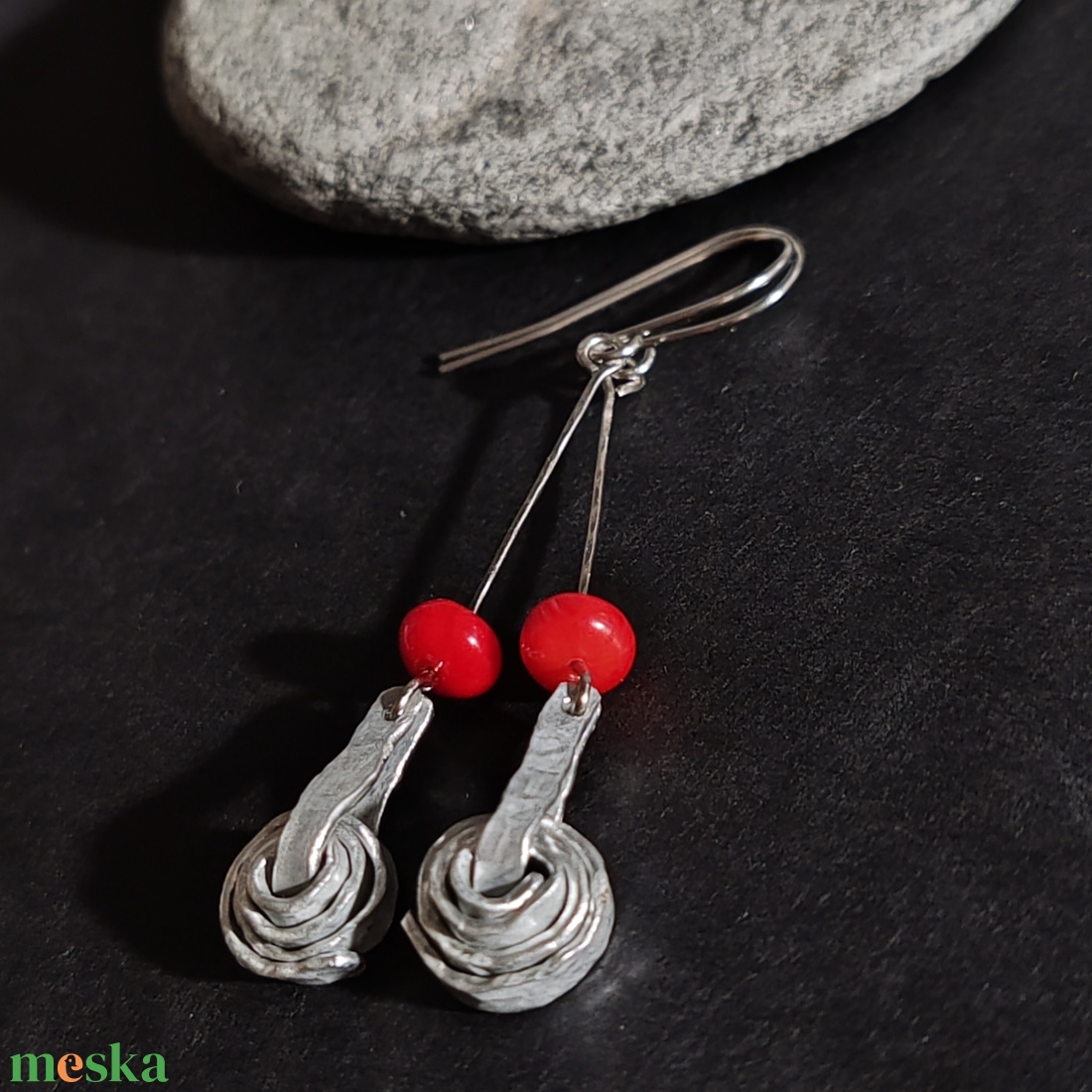 Rusztikus korall alumínium fülbevaló  - ékszer - fülbevaló - lógó fülbevaló - Meska.hu