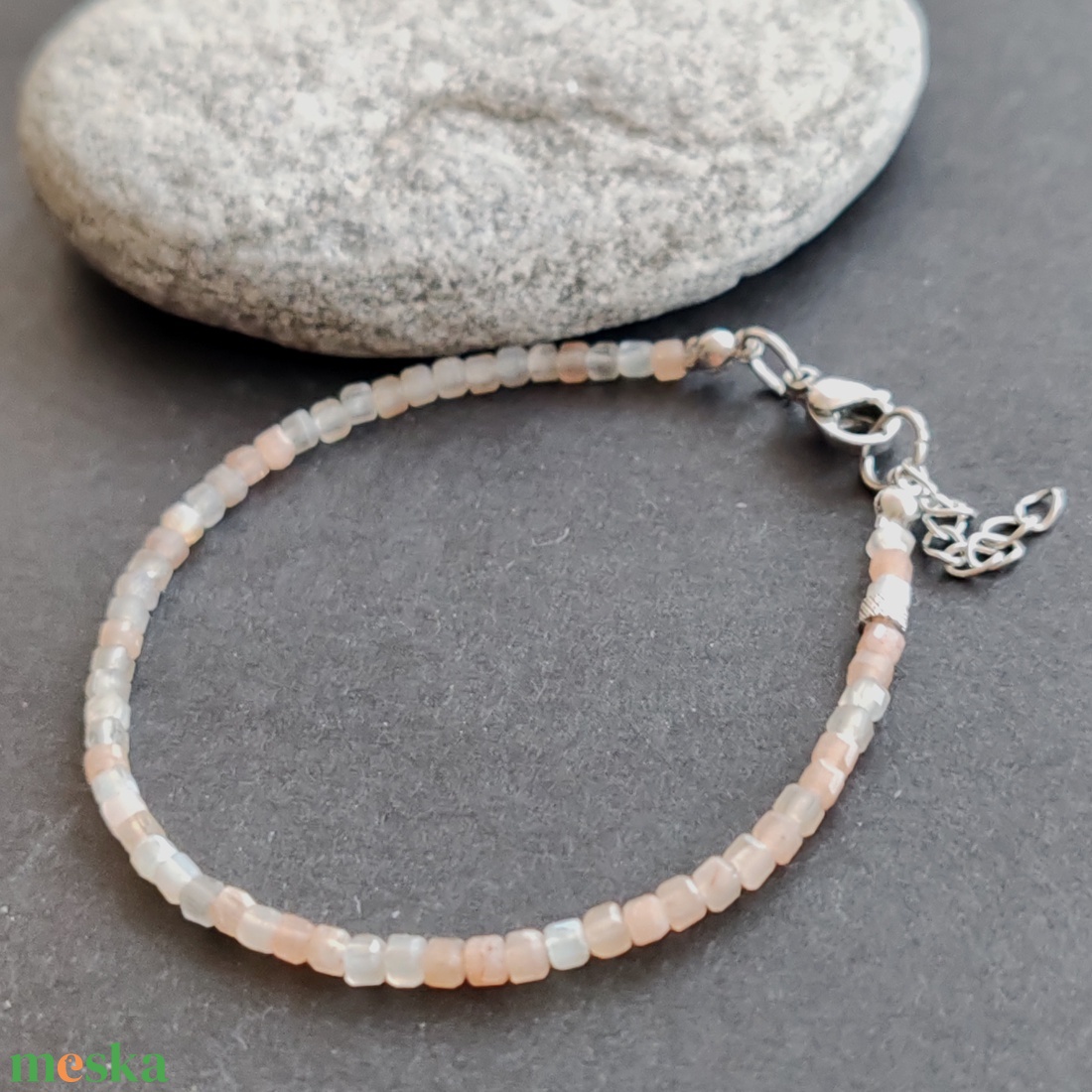 Minidesign... Holdkő kocka karkötő - ékszer - karkötő - gyöngyös karkötő - Meska.hu