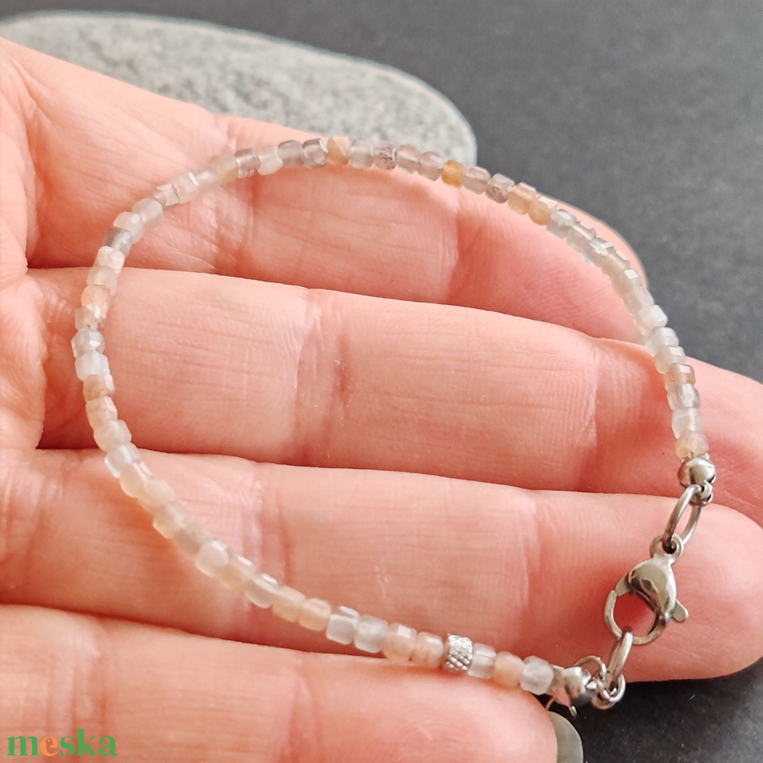 Minidesign... Holdkő kocka karkötő - ékszer - karkötő - gyöngyös karkötő - Meska.hu