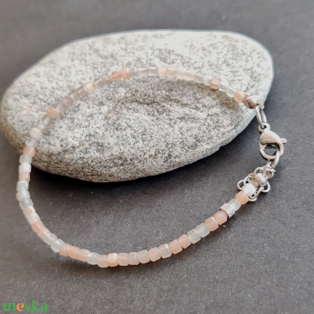 Minidesign... Holdkő kocka karkötő - ékszer - karkötő - gyöngyös karkötő - Meska.hu