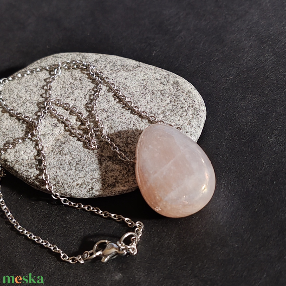 Aurás rózsakvarc medálos acél nyaklánc - ékszer - nyaklánc - medálos nyaklánc - Meska.hu
