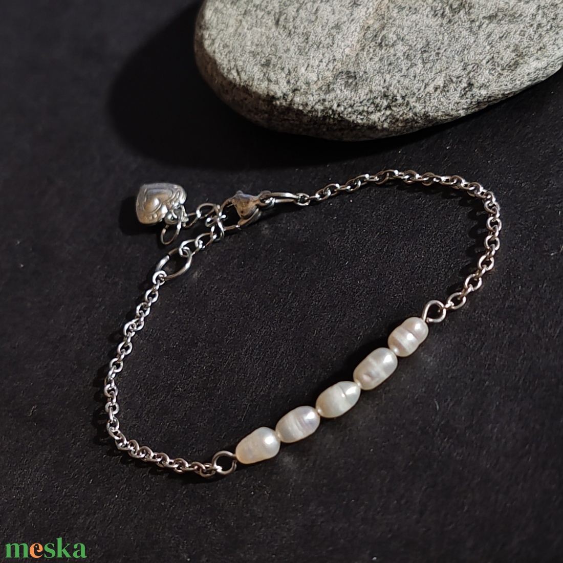 Édesvízi tenyésztett gyöngy nemesacél karkötő - ékszer - karkötő - gyöngyös karkötő - Meska.hu