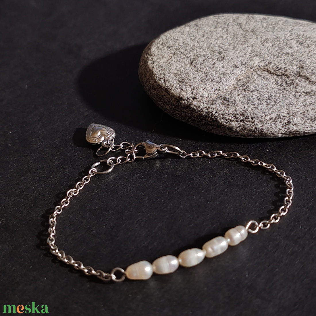 Édesvízi tenyésztett gyöngy nemesacél karkötő - ékszer - karkötő - gyöngyös karkötő - Meska.hu