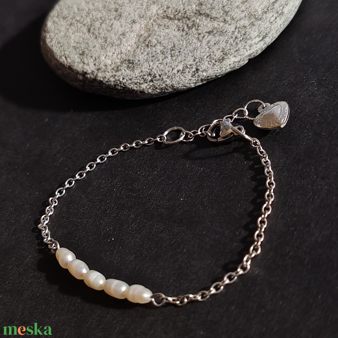 Édesvízi tenyésztett gyöngy nemesacél karkötő - ékszer - karkötő - gyöngyös karkötő - Meska.hu