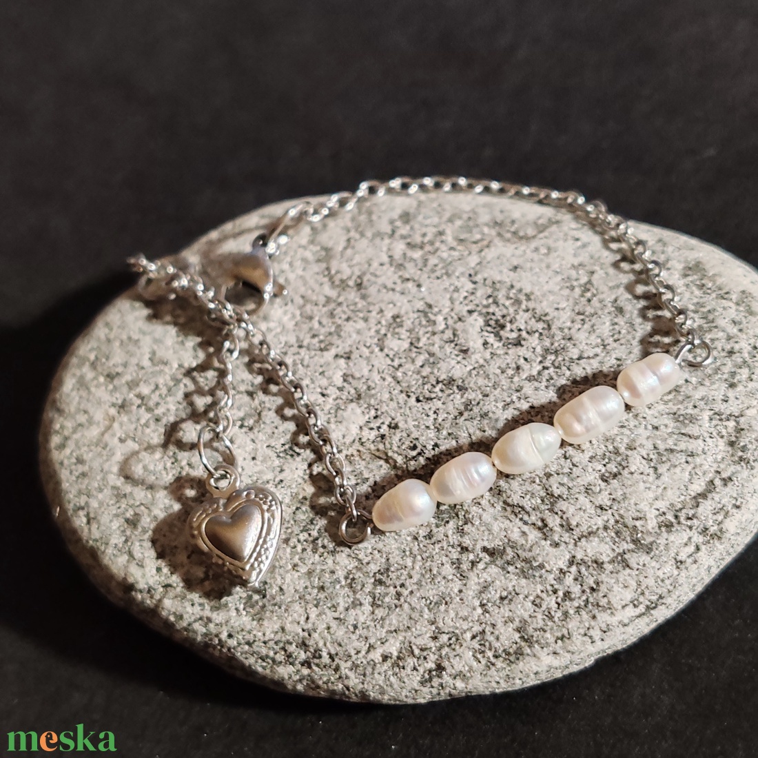 Édesvízi tenyésztett gyöngy nemesacél karkötő - ékszer - karkötő - gyöngyös karkötő - Meska.hu