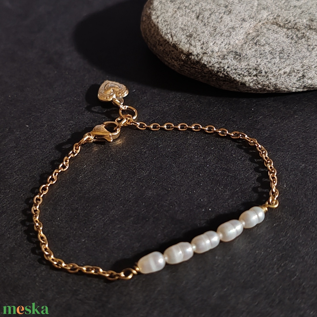 Édesvízi tenyésztett gyöngy nemesacél karkötő - ékszer - karkötő - gyöngyös karkötő - Meska.hu