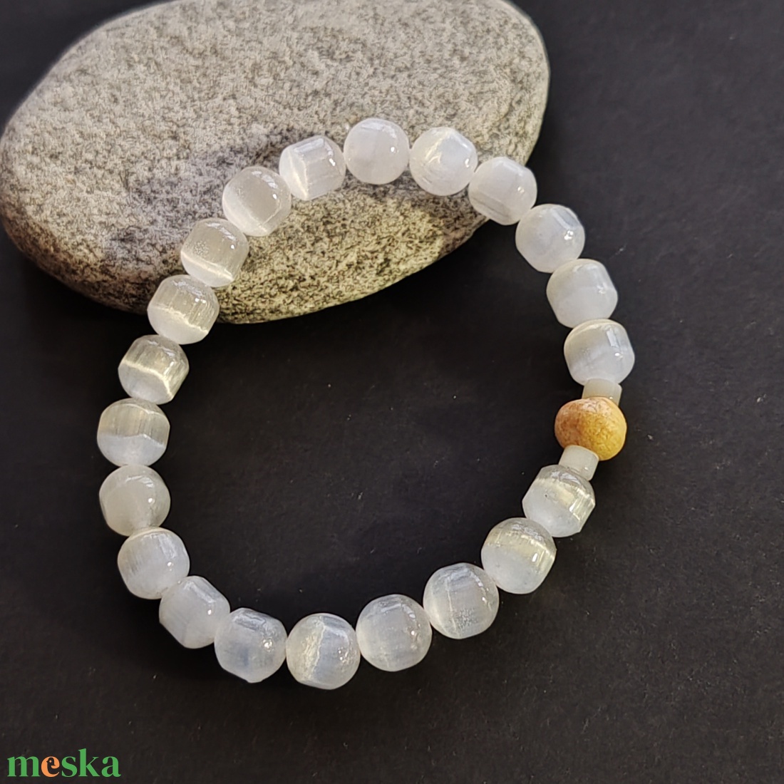 Illatos karkötő... szelenit - palo santo - ékszer - karkötő - gyöngyös karkötő - Meska.hu