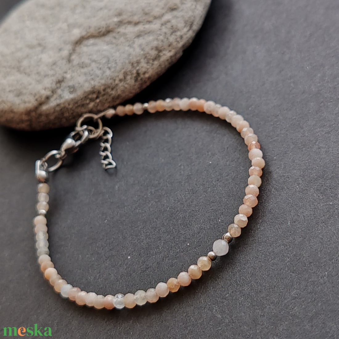 Minidesign... holdkő -  a nők örök köve - karkötő  - ékszer - karkötő - gyöngyös karkötő - Meska.hu