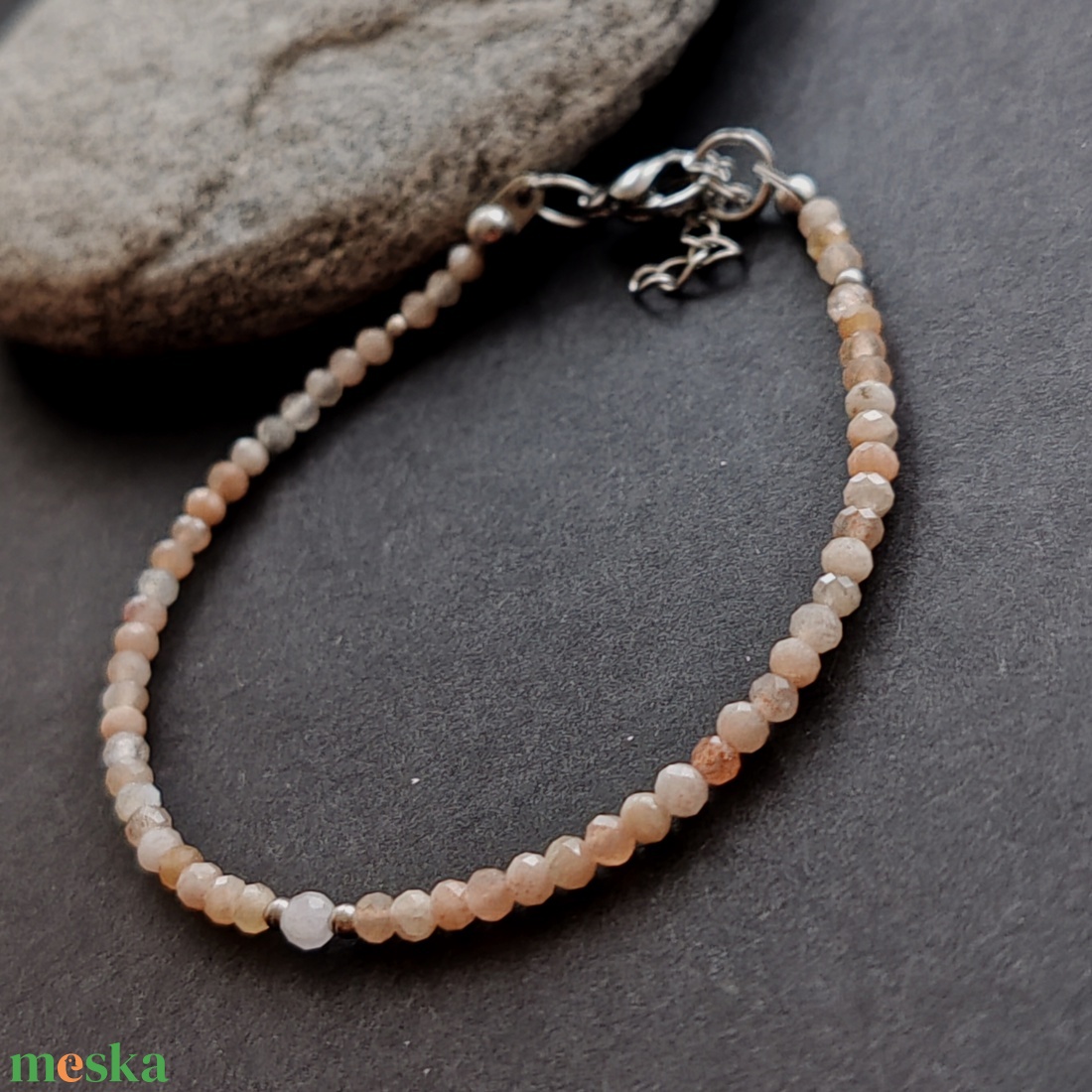 Minidesign... holdkő -  a nők örök köve - karkötő  - ékszer - karkötő - gyöngyös karkötő - Meska.hu