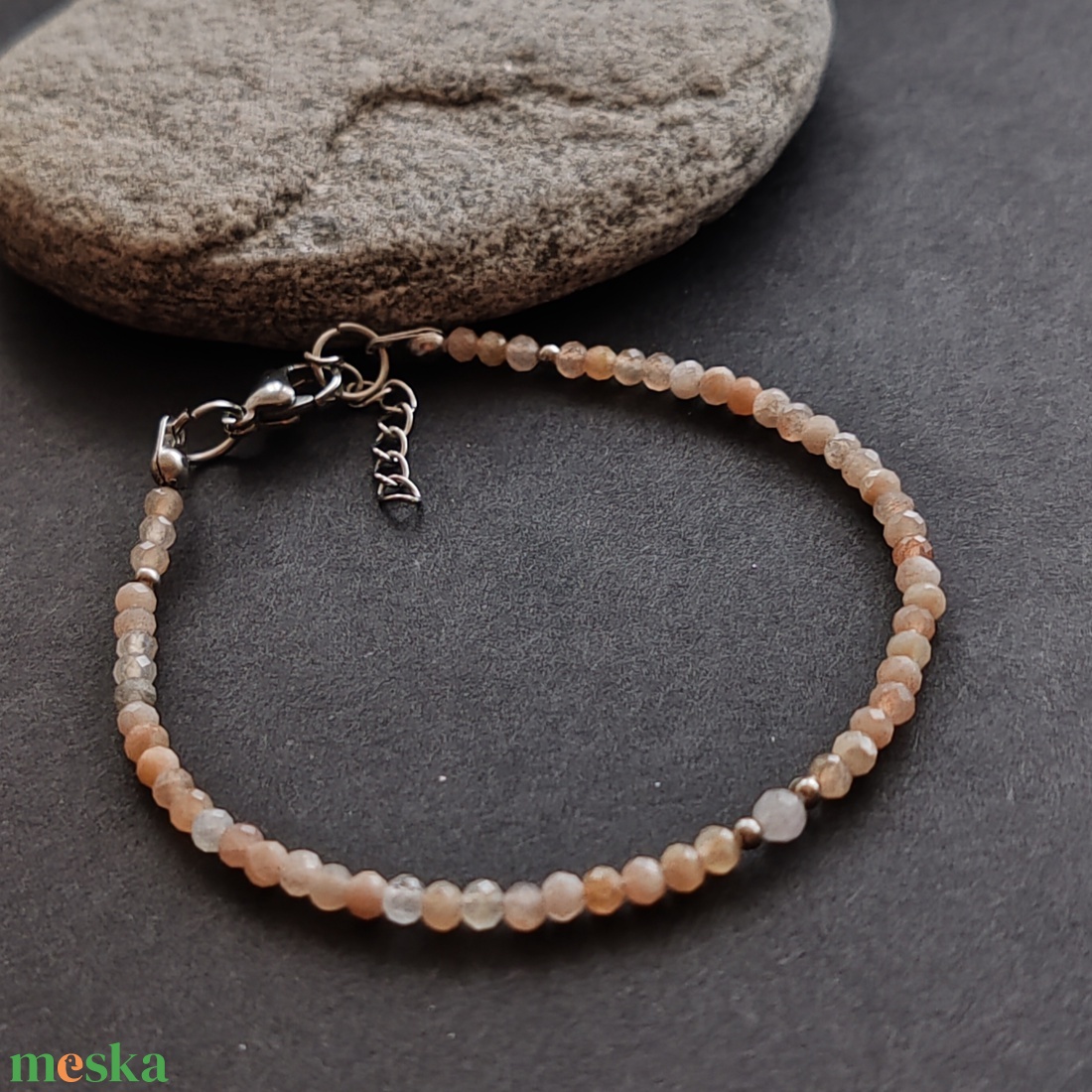 Minidesign... holdkő -  a nők örök köve - karkötő  - ékszer - karkötő - gyöngyös karkötő - Meska.hu