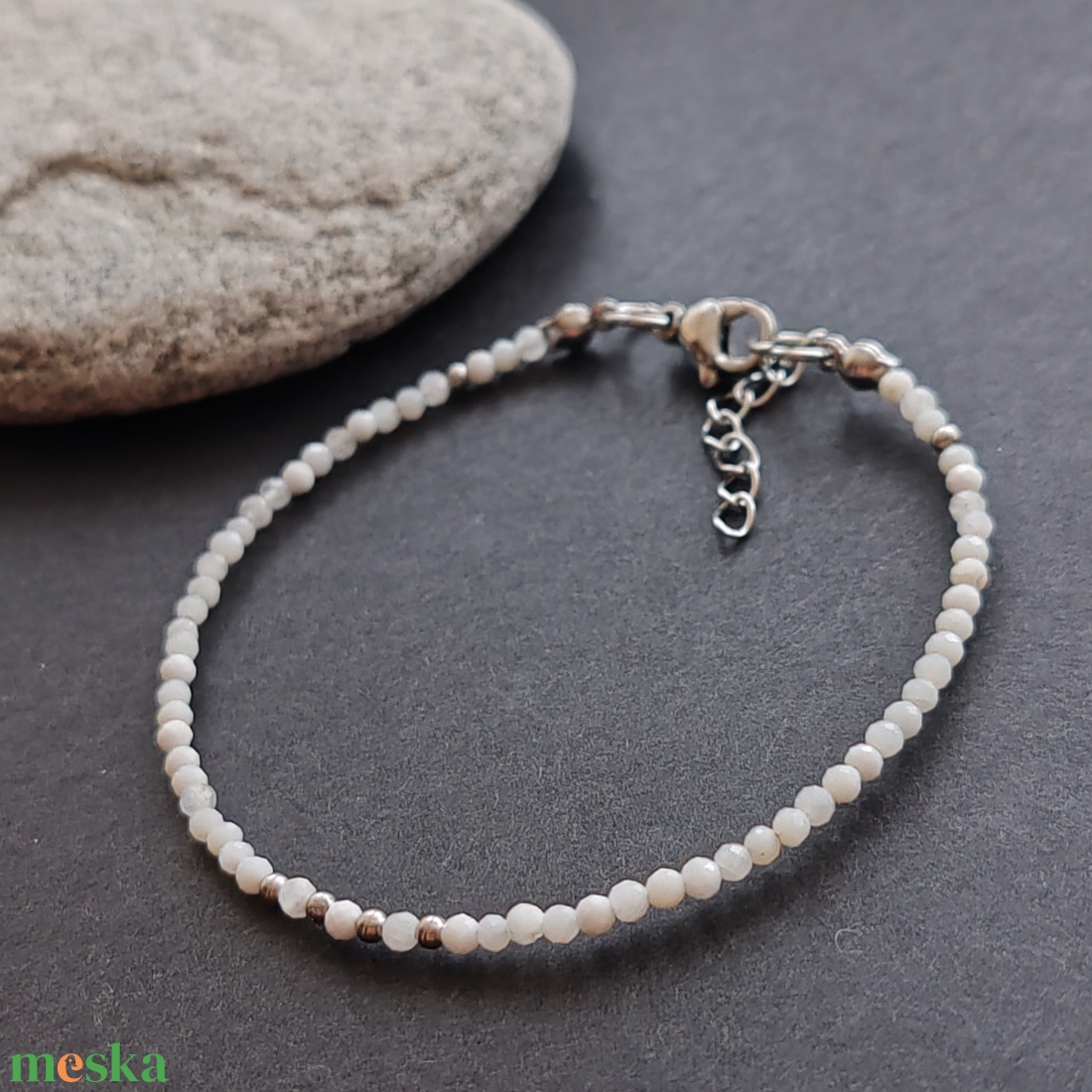 Minidesign... szivárvány holdkő karkötő  - ékszer - karkötő - gyöngyös karkötő - Meska.hu