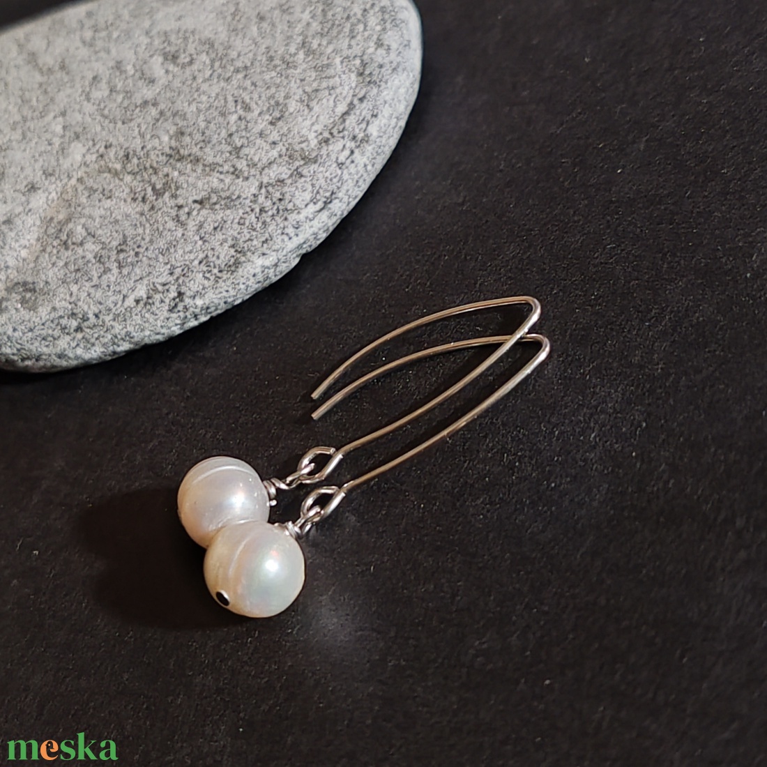 Édesvízi tenyésztett gyöngy fülbevaló - ékszer - fülbevaló - lógó fülbevaló - Meska.hu