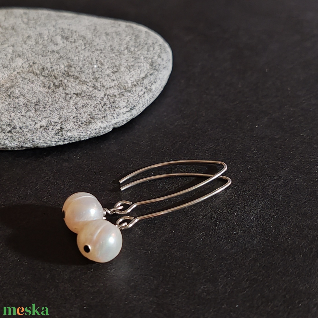 Édesvízi tenyésztett gyöngy fülbevaló - ékszer - fülbevaló - lógó fülbevaló - Meska.hu