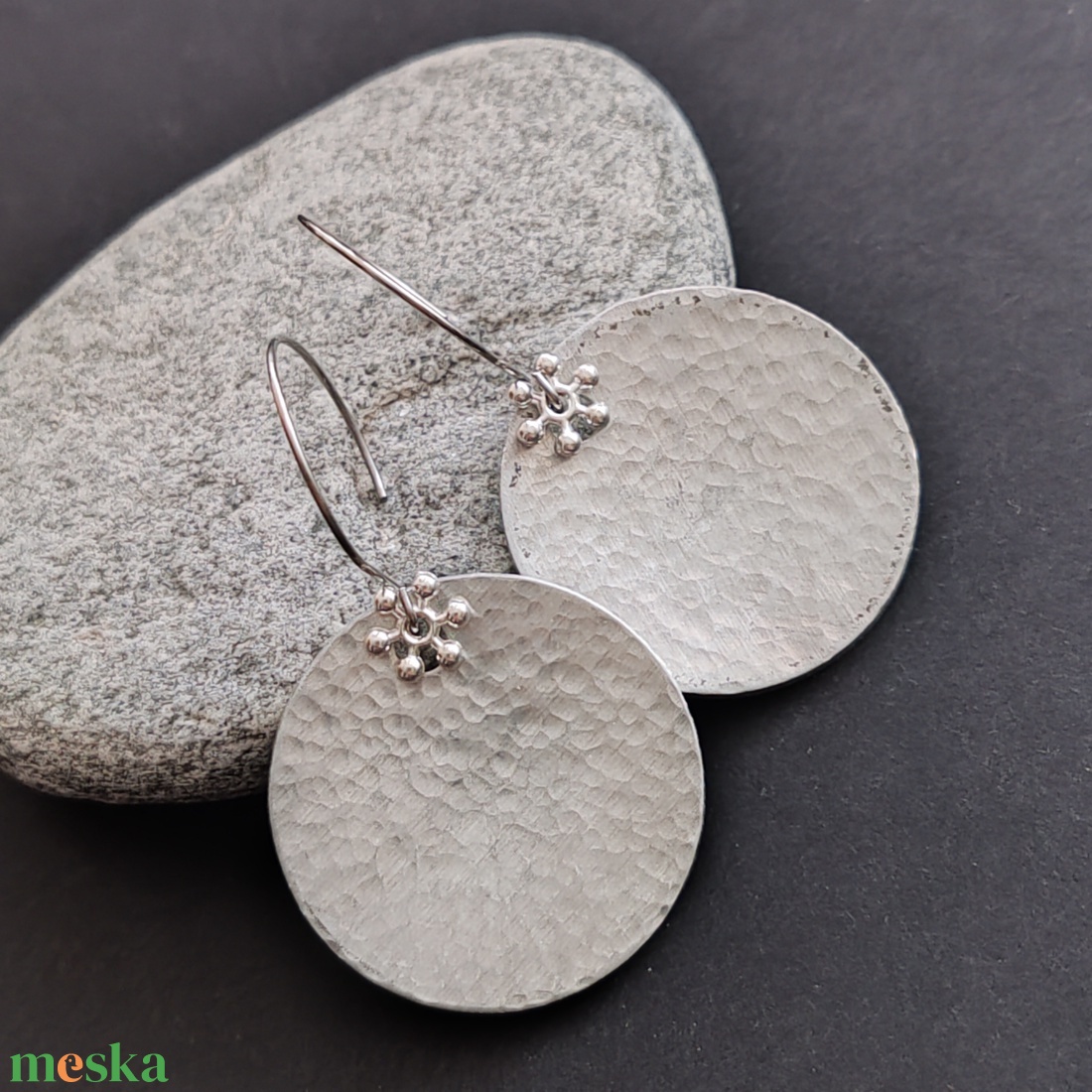 Alumínium korong fülbevaló  - ékszer - fülbevaló - lógó fülbevaló - Meska.hu