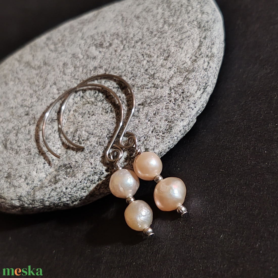 Tenyésztett gyöngy fülbevaló  - ékszer - fülbevaló - lógó fülbevaló - Meska.hu