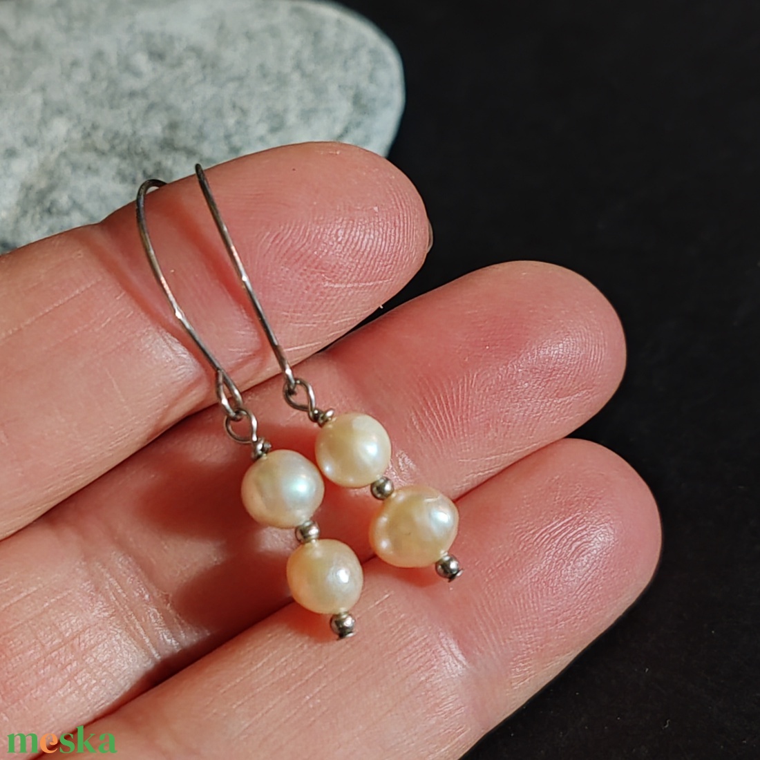Tenyésztett gyöngy fülbevaló  - ékszer - fülbevaló - lógó fülbevaló - Meska.hu
