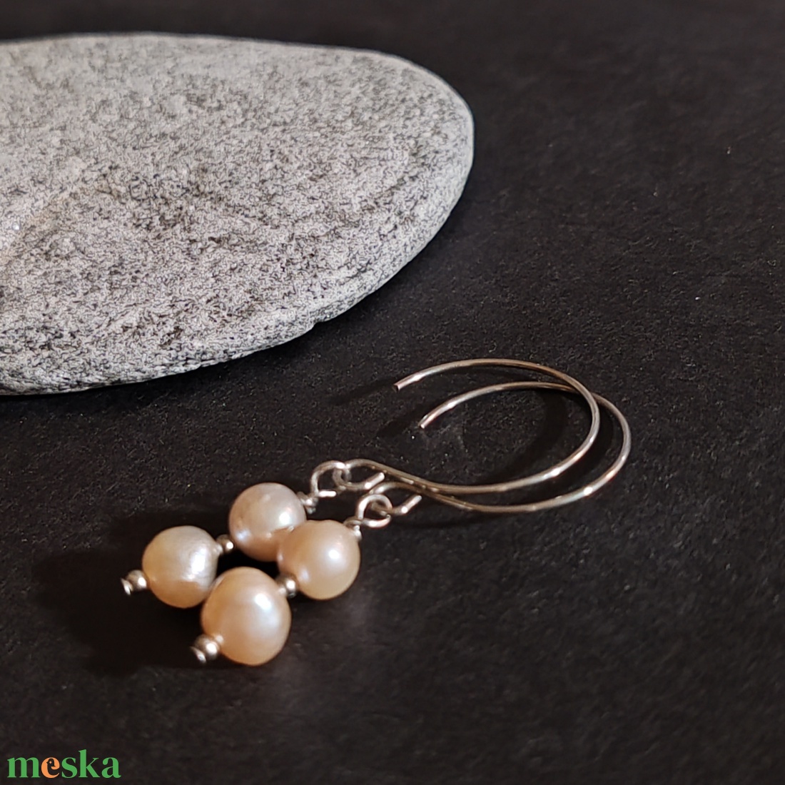 Tenyésztett gyöngy fülbevaló  - ékszer - fülbevaló - lógó fülbevaló - Meska.hu
