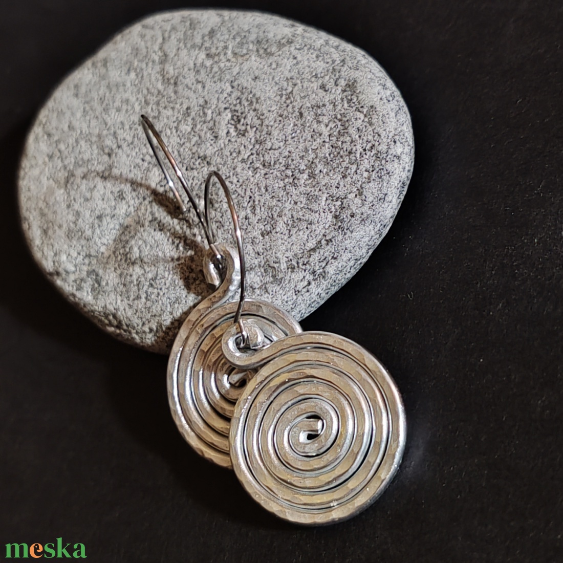 Kis csiga... alumínium fülbevaló  - ékszer - fülbevaló - lógó fülbevaló - Meska.hu