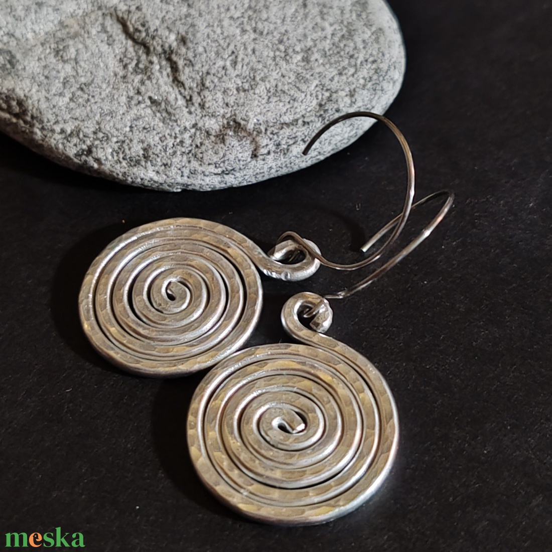 Kis csiga... alumínium fülbevaló  - ékszer - fülbevaló - lógó fülbevaló - Meska.hu