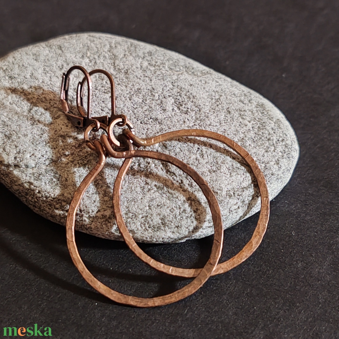 Vörösréz karika fülbevaló  - ékszer - fülbevaló - lógó fülbevaló - Meska.hu