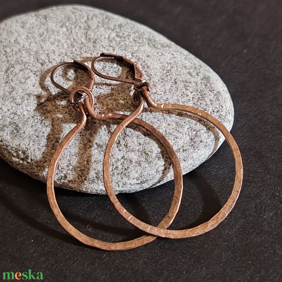 Vörösréz karika fülbevaló  - ékszer - fülbevaló - lógó fülbevaló - Meska.hu