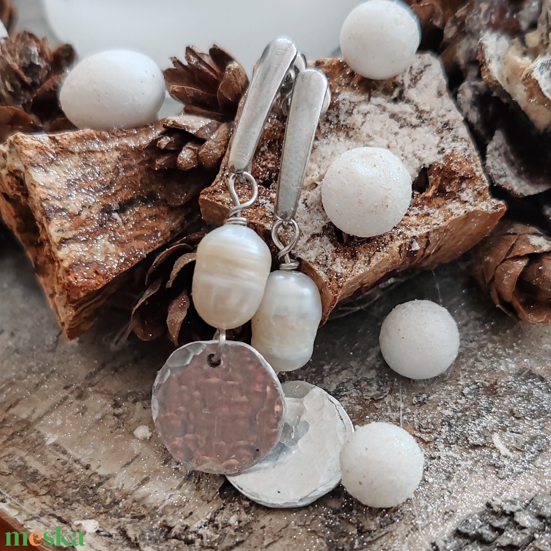 Édesvízi tenyésztett gyöngy fülbevaló - ékszer - fülbevaló - lógó fülbevaló - Meska.hu