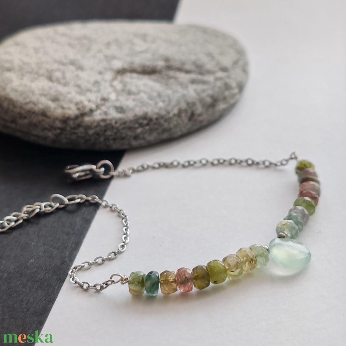 Turmalin - kalcedon nemesacél karkötő - ékszer - karkötő - gyöngyös karkötő - Meska.hu