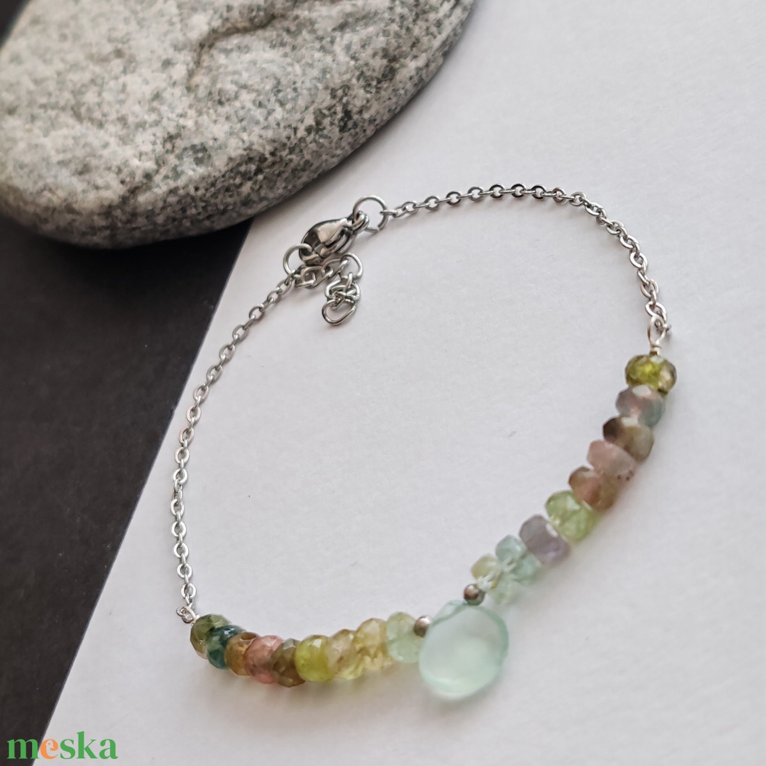 Turmalin - kalcedon nemesacél karkötő - ékszer - karkötő - gyöngyös karkötő - Meska.hu