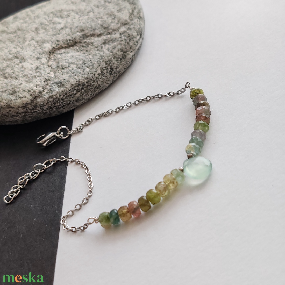Turmalin - kalcedon nemesacél karkötő - ékszer - karkötő - gyöngyös karkötő - Meska.hu