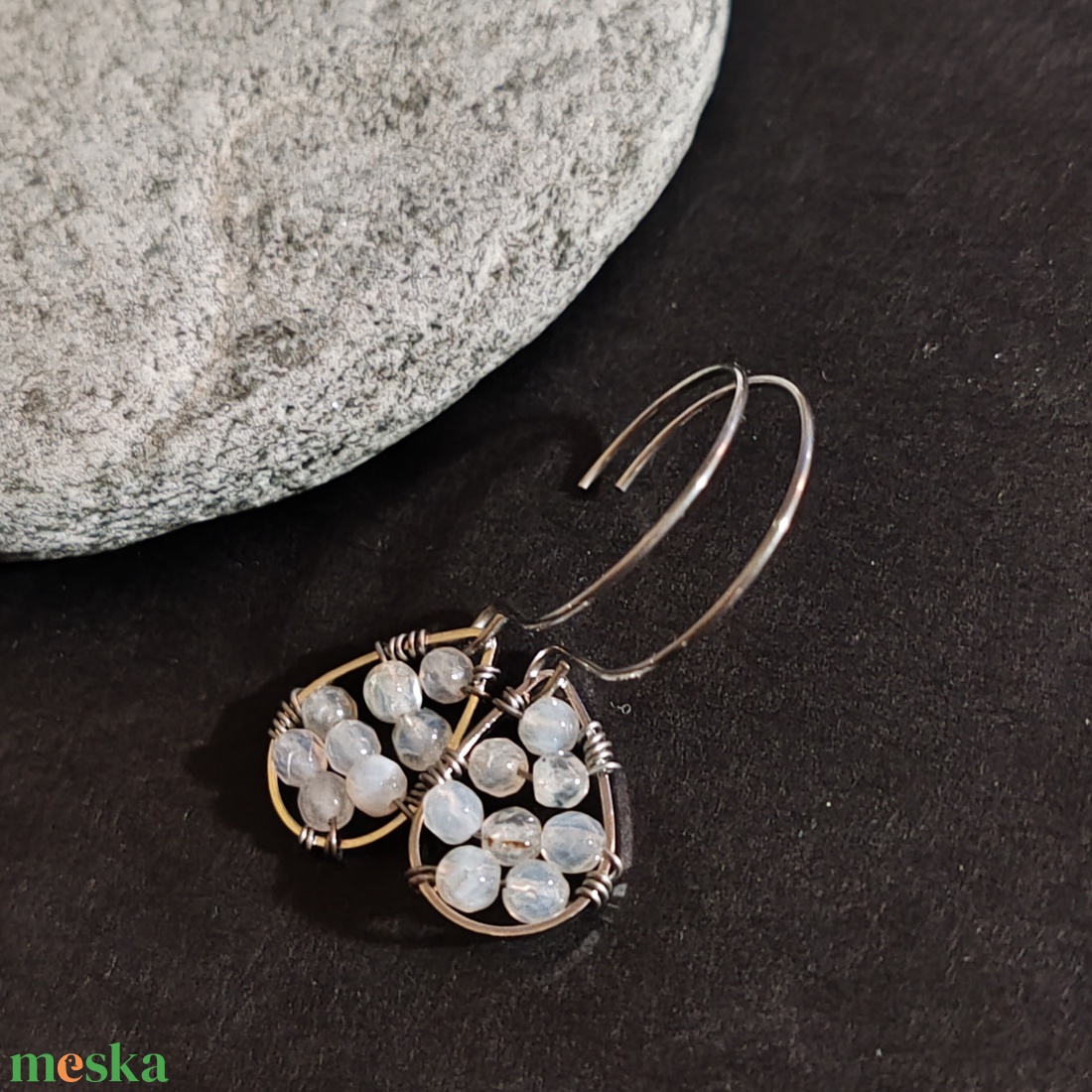 Apró achát fülbevaló  - ékszer - fülbevaló - lógó fülbevaló - Meska.hu