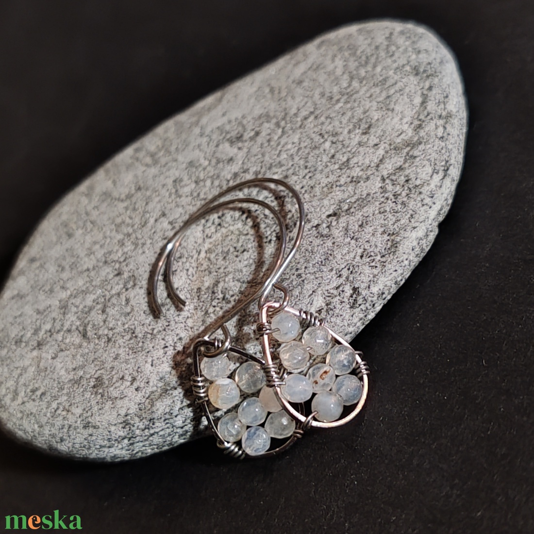 Apró achát fülbevaló  - ékszer - fülbevaló - lógó fülbevaló - Meska.hu