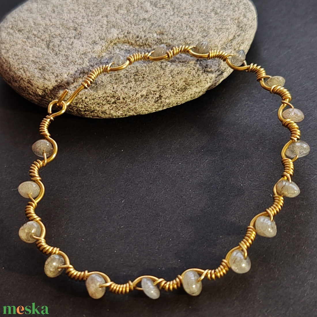 Sárgaréz - labradorit karperec - ékszer - karkötő - gyöngyös karkötő - Meska.hu
