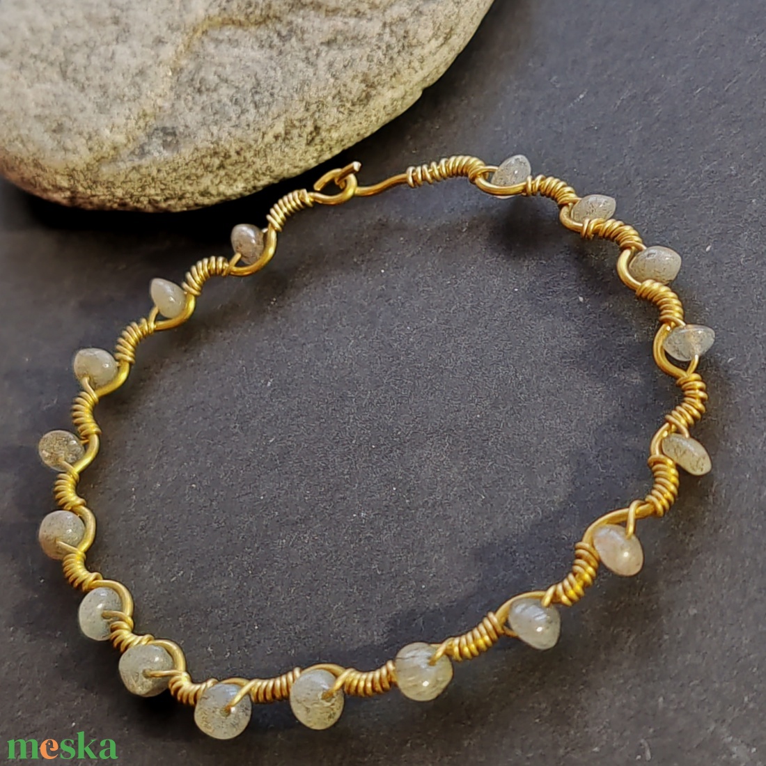 Sárgaréz - labradorit karperec - ékszer - karkötő - gyöngyös karkötő - Meska.hu