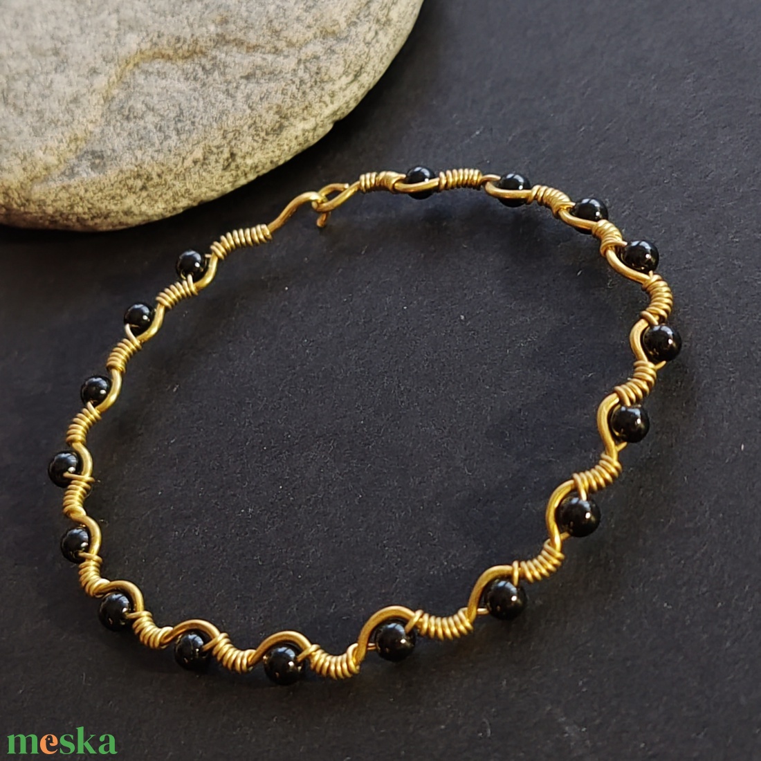 Sárgaréz - ónix karperec - ékszer - karkötő - gyöngyös karkötő - Meska.hu