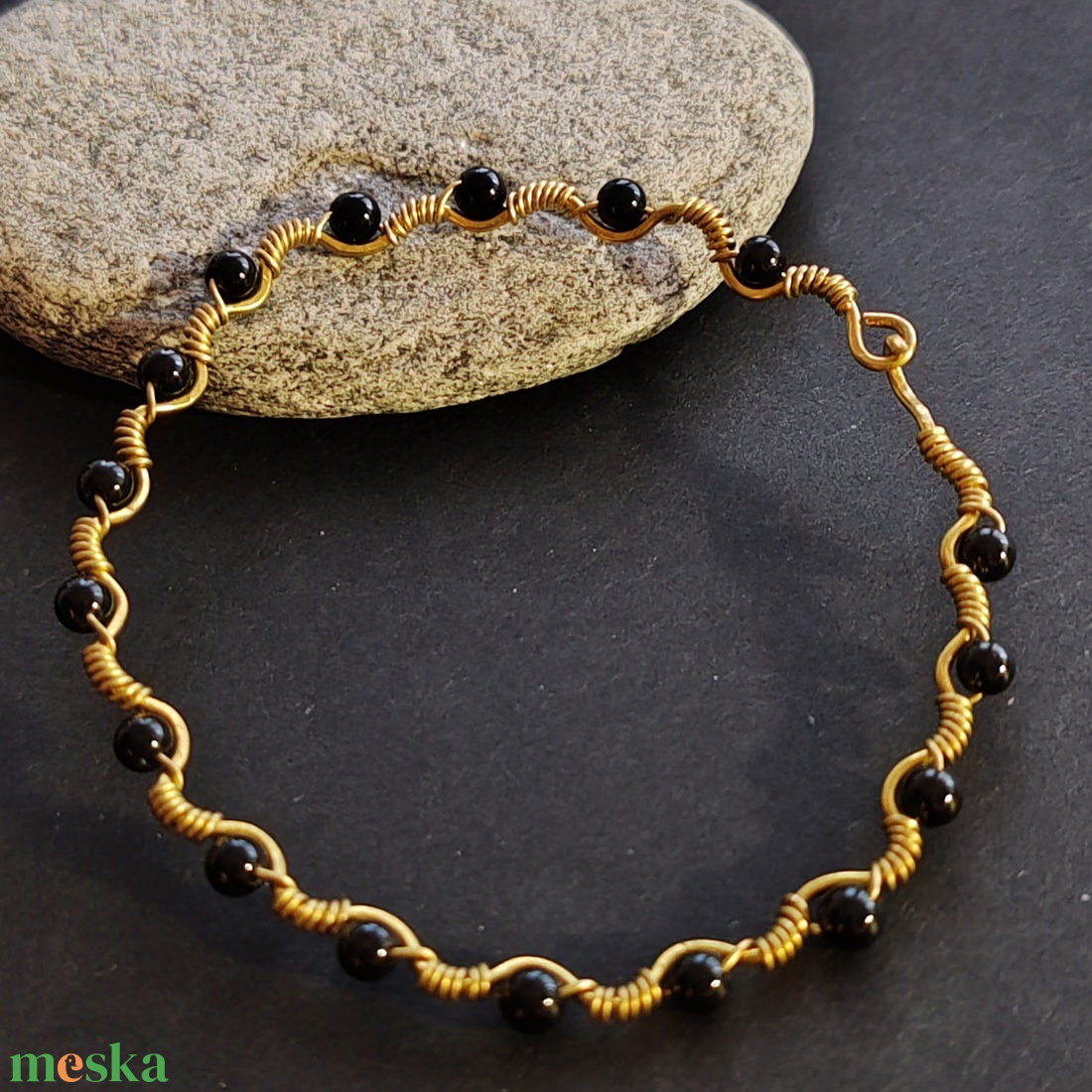 Sárgaréz - ónix karperec - ékszer - karkötő - gyöngyös karkötő - Meska.hu