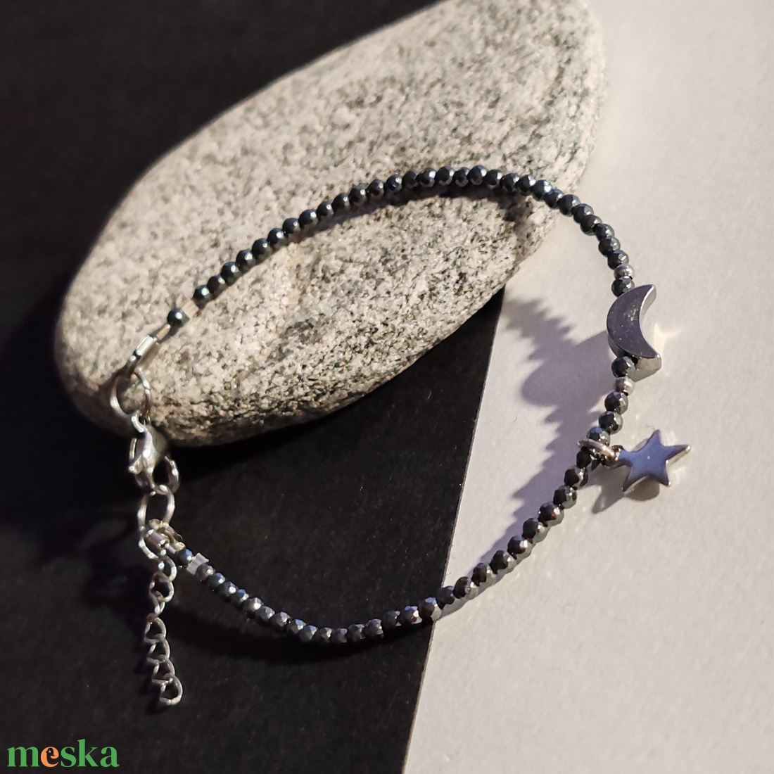 Minidesign... hold csillag - hematit karkötő - ékszer - karkötő - gyöngyös karkötő - Meska.hu