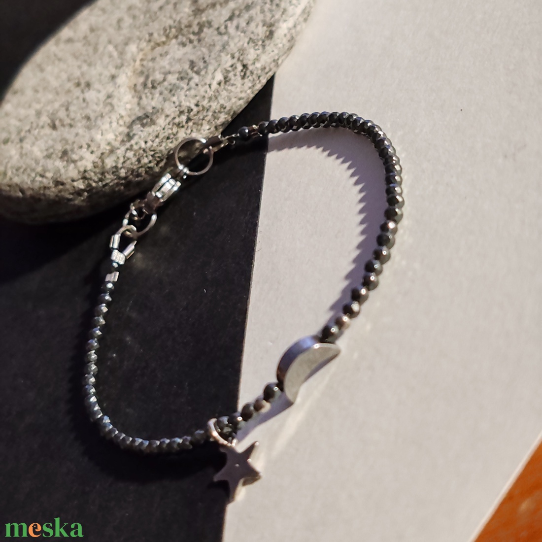 Minidesign... hold csillag - hematit karkötő - ékszer - karkötő - gyöngyös karkötő - Meska.hu