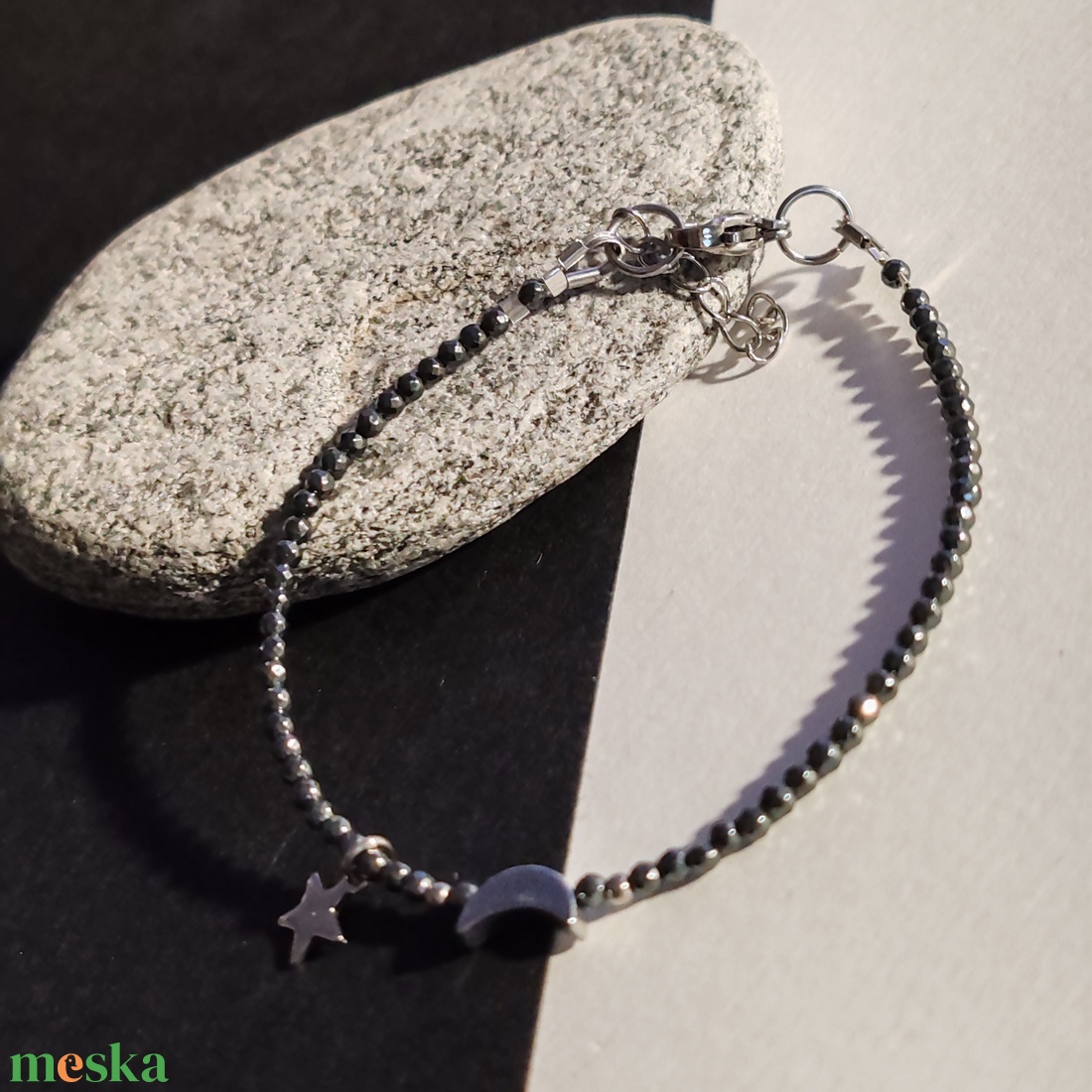 Minidesign... hold csillag - hematit karkötő - ékszer - karkötő - gyöngyös karkötő - Meska.hu