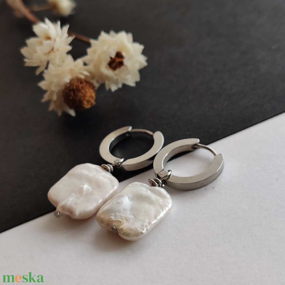 Kocka. .. tenyésztett gyöngyös fülbevaló  - ékszer - fülbevaló - karika fülbevaló - Meska.hu