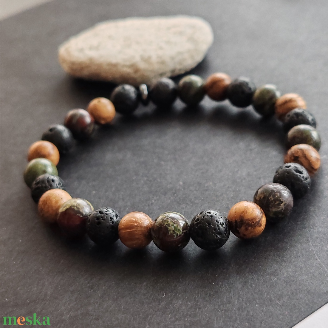 Bambusz- lávakő - sárkányvér jáspis férfi gumis karkötő - ékszer - karkötő - gyöngyös karkötő - Meska.hu