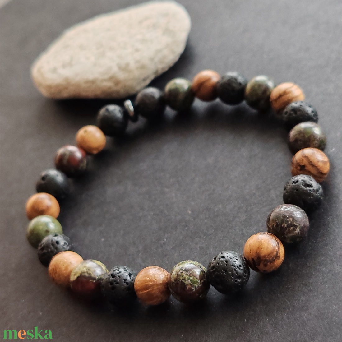 Bambusz- lávakő - sárkányvér jáspis férfi gumis karkötő - ékszer - karkötő - gyöngyös karkötő - Meska.hu