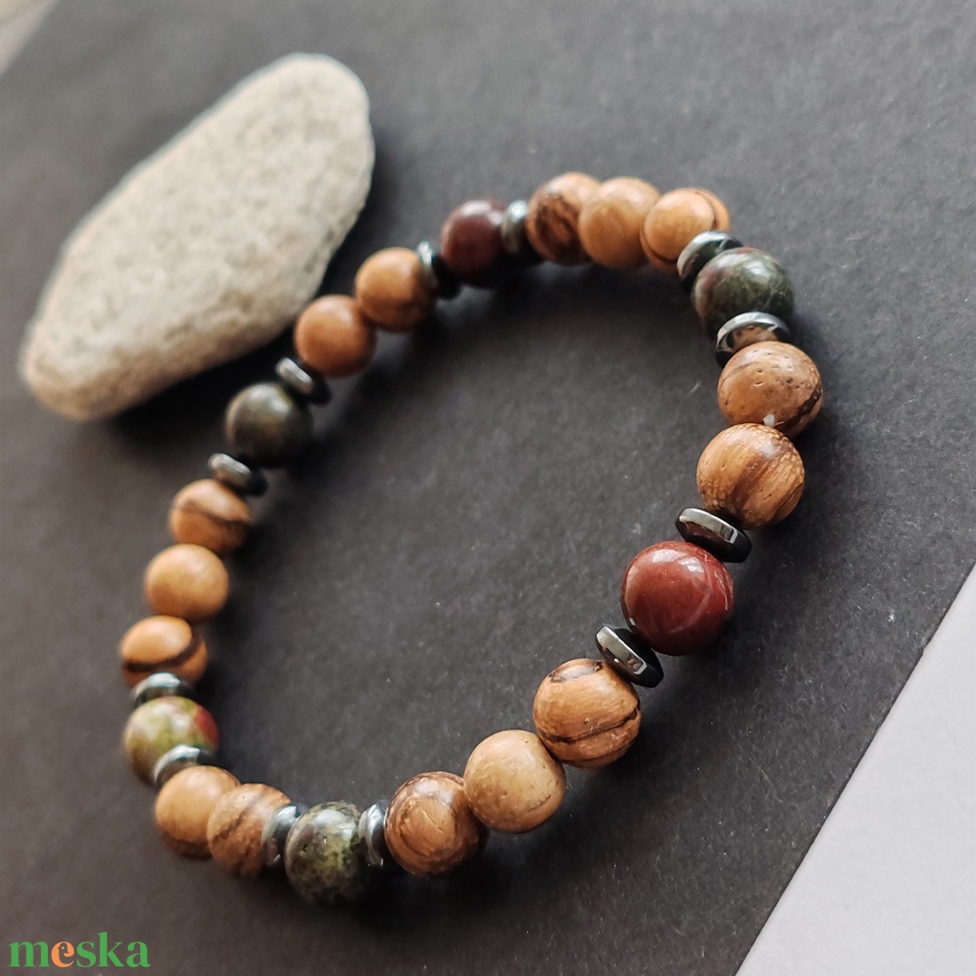 Bambusz - sárkányvér jáspis - hematit férfi gumis karkötő - ékszer - karkötő - gyöngyös karkötő - Meska.hu