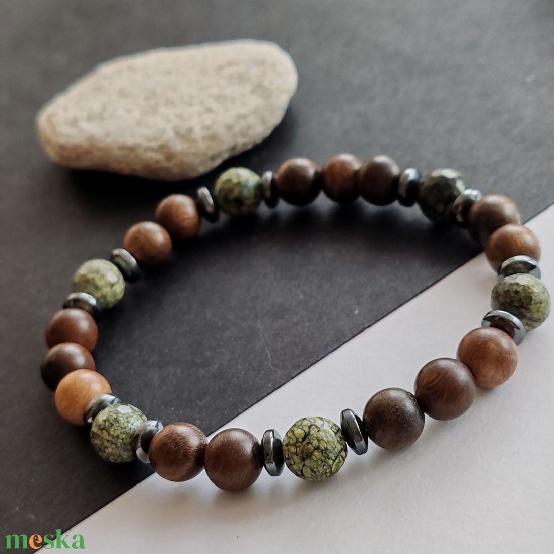 Bambusz - szerpentin - hematit férfi gumis karkötő - ékszer - karkötő - gyöngyös karkötő - Meska.hu