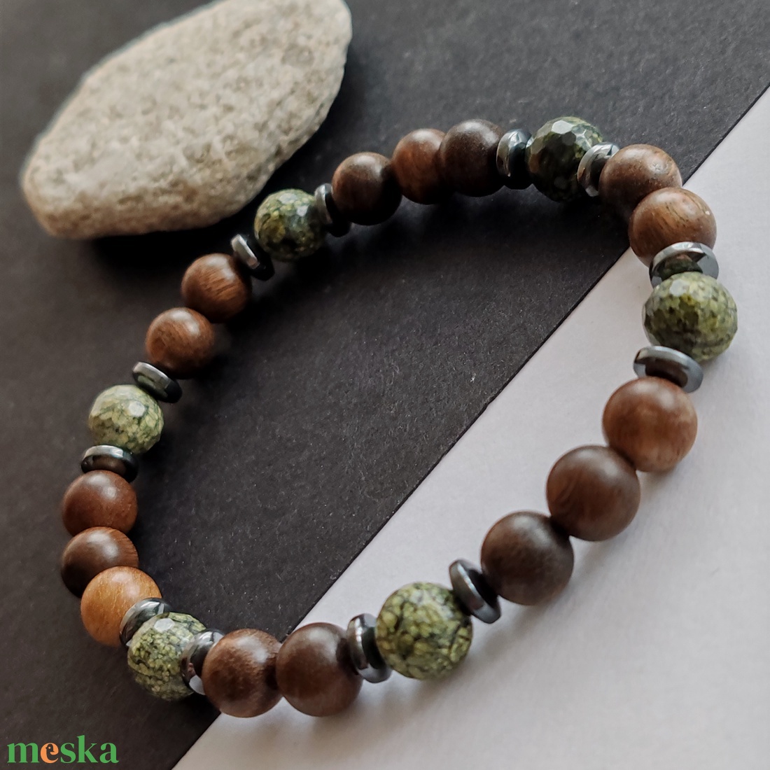 Bambusz - szerpentin - hematit férfi gumis karkötő - ékszer - karkötő - gyöngyös karkötő - Meska.hu