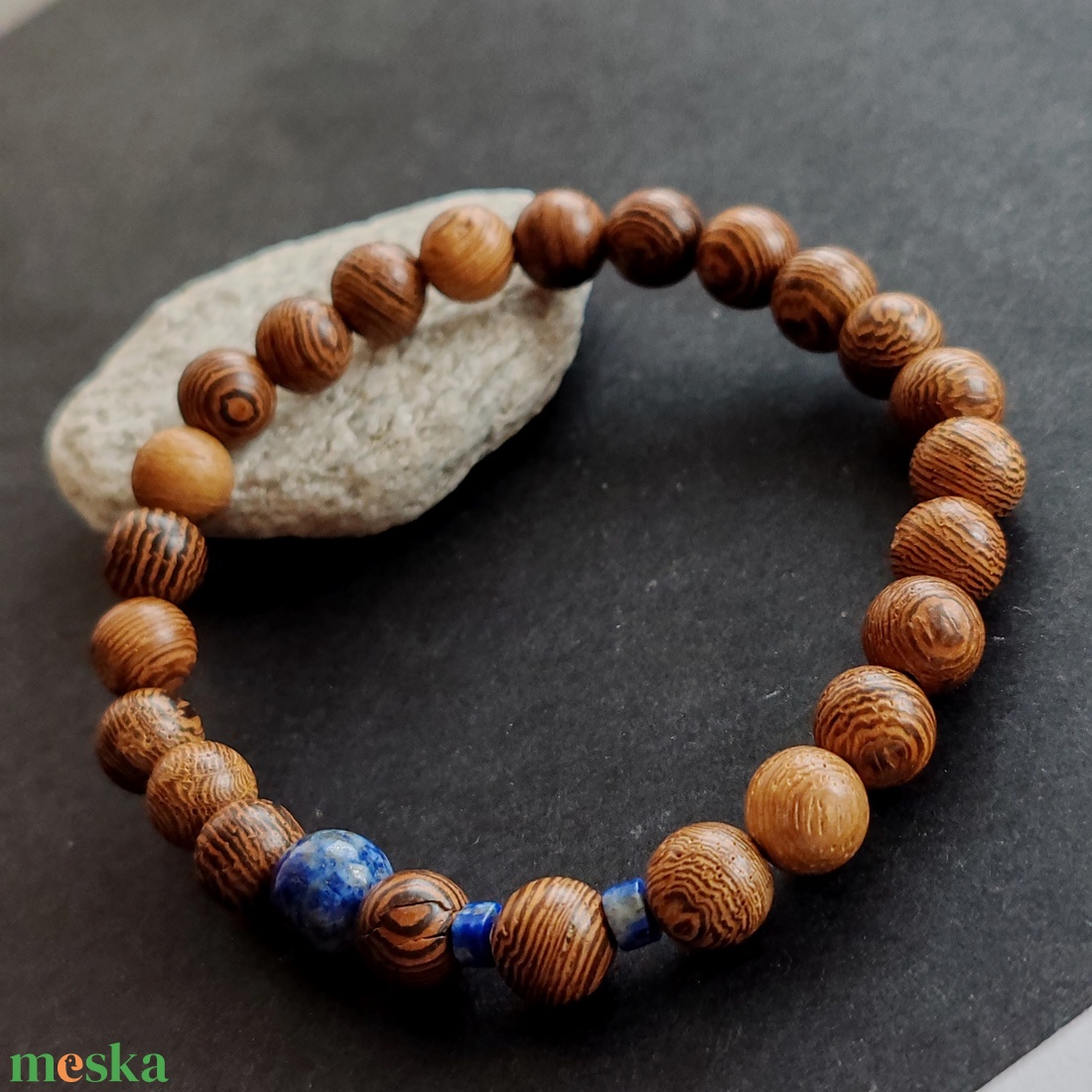 Venge fa - lápisz lazuli férfi gumis karkötő - ékszer - karkötő - gyöngyös karkötő - Meska.hu
