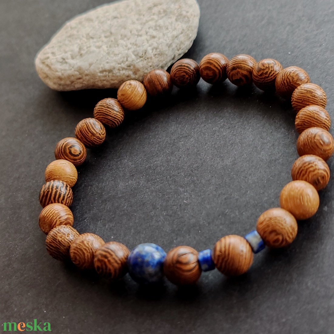 Venge fa - lápisz lazuli férfi gumis karkötő - ékszer - karkötő - gyöngyös karkötő - Meska.hu