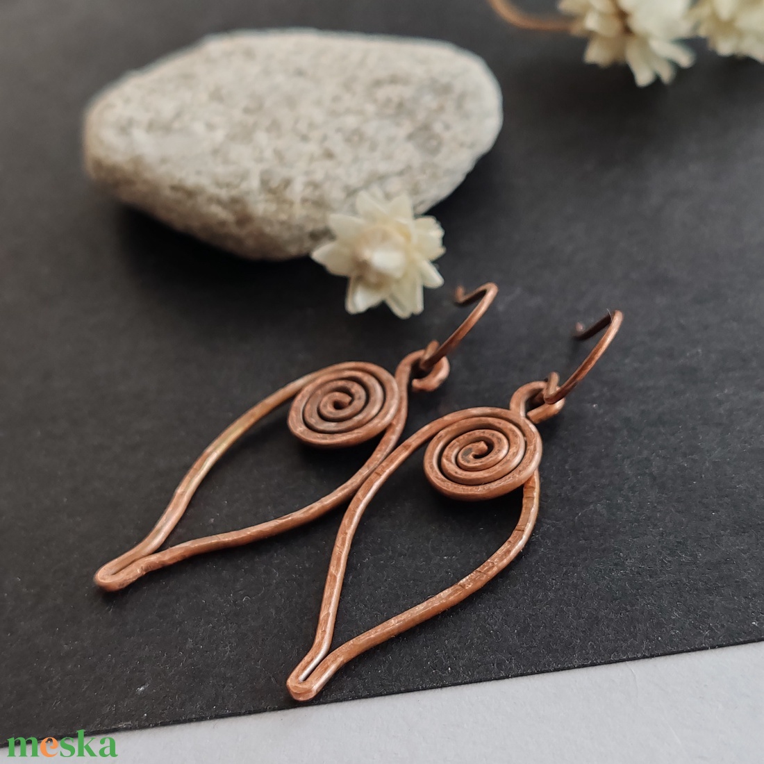 Réz levélke fülbevaló  - ékszer - fülbevaló - lógó fülbevaló - Meska.hu