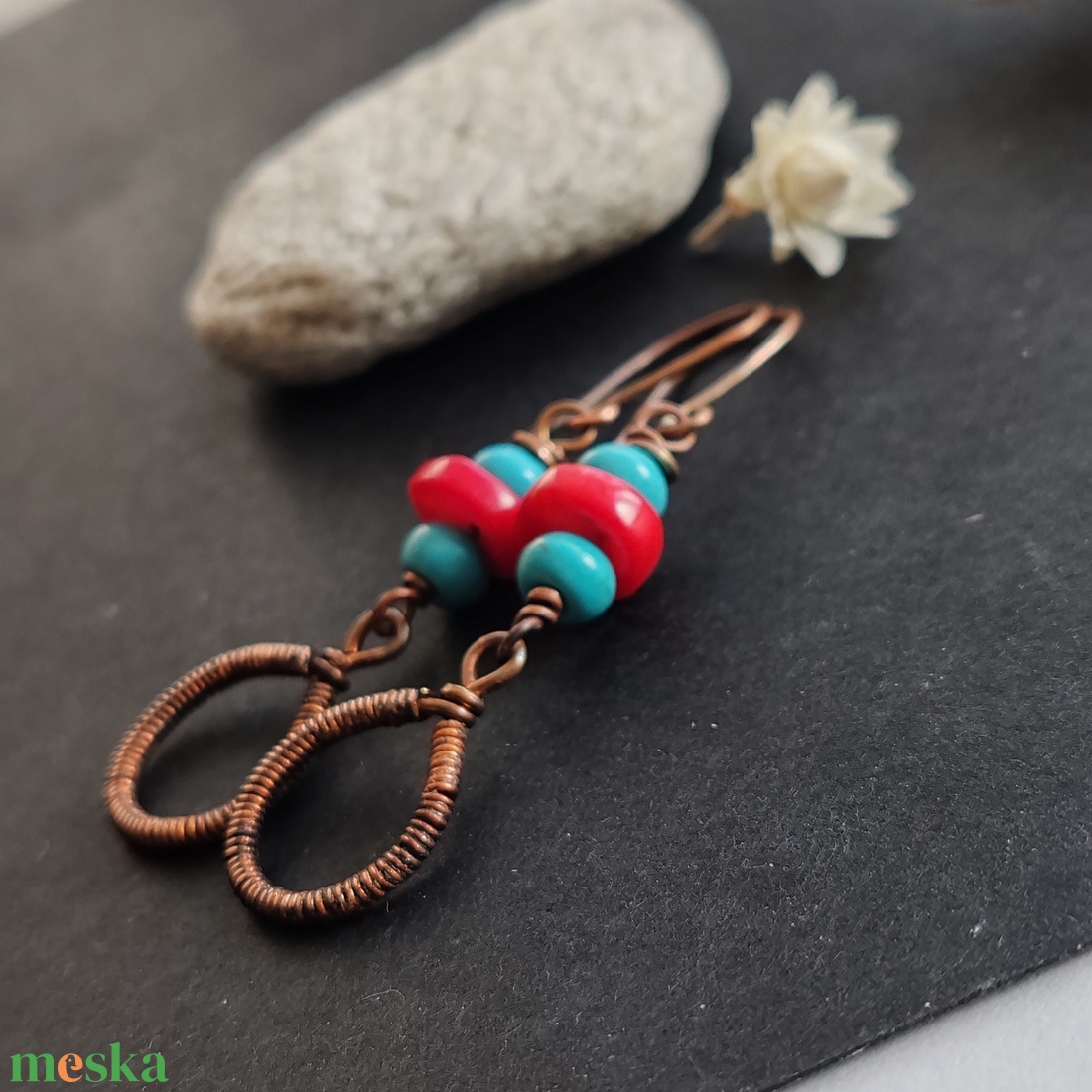 Korall - türkinit réz fülbevaló  - ékszer - fülbevaló - lógó fülbevaló - Meska.hu